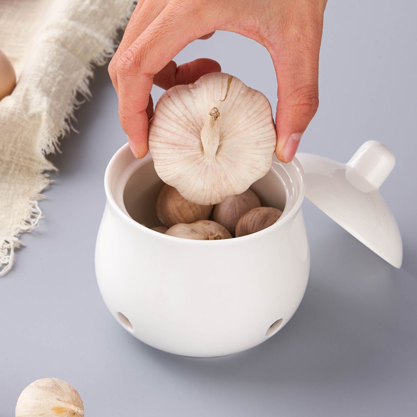 Garlic Storage Pod Ceramic Garlic Keeper with Lid Large Garlic Container for Counter Breathable storage container, White