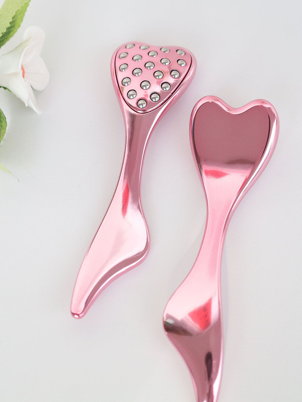 304 Stainless Steel Heart Shaped Roller Ball Massager: Face Lifting and Eye Soothing, Body Scraping and Relaxation, Lightweight and Portable, One Tool for Skincare and Body Care（black)